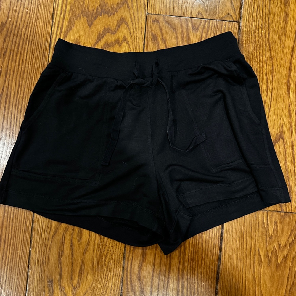 Lou & Grey Black Women Shorts